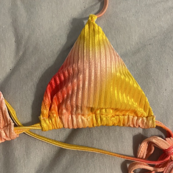 Colorful bikini - Picture 3 of 4